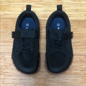 Whitin Kids Black Shoes, 32EU/1US Wide Toe Box Barefoot, Unisex NWOT